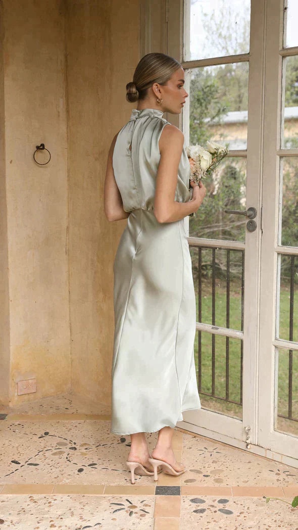 Vestido Irina satinado para mujer, elegante y de lujo, disponible en Sofia Barcelona