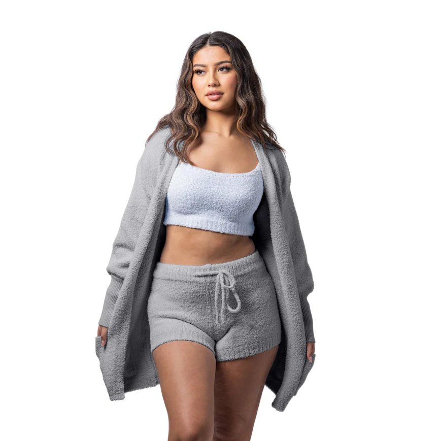 Set Laurie Comfy para mujer en cachemira, incluye blusa, pantalones y chaqueta con capucha para otoño e invierno, disponible en Sofia Barcelona