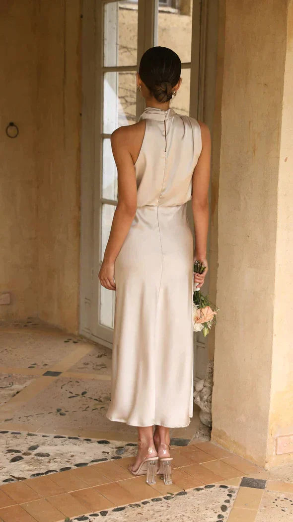 Vestido Irina satinado para mujer, elegante y de lujo, disponible en Sofia Barcelona