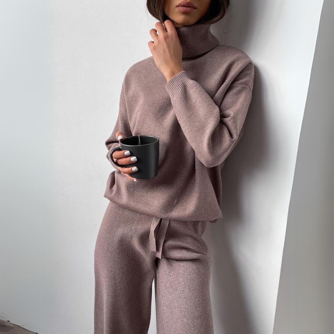 Set Giulia – Elegante y Cálida, con Suéter de Cuello Alto y Pantalón Largo – Conjunto Invierno Mujer