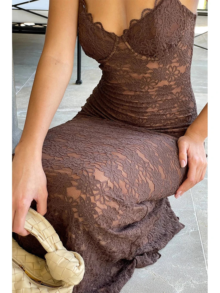 Selene™ vestido midi negro de encaje con escote favorecedor y detalles transparentes