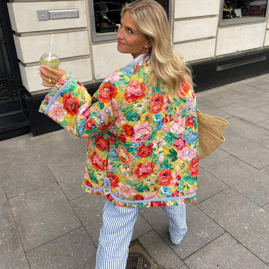 Chaqueta Honorine para mujer con estampados únicos y diseño elegante, disponible en Sofia Barcelona