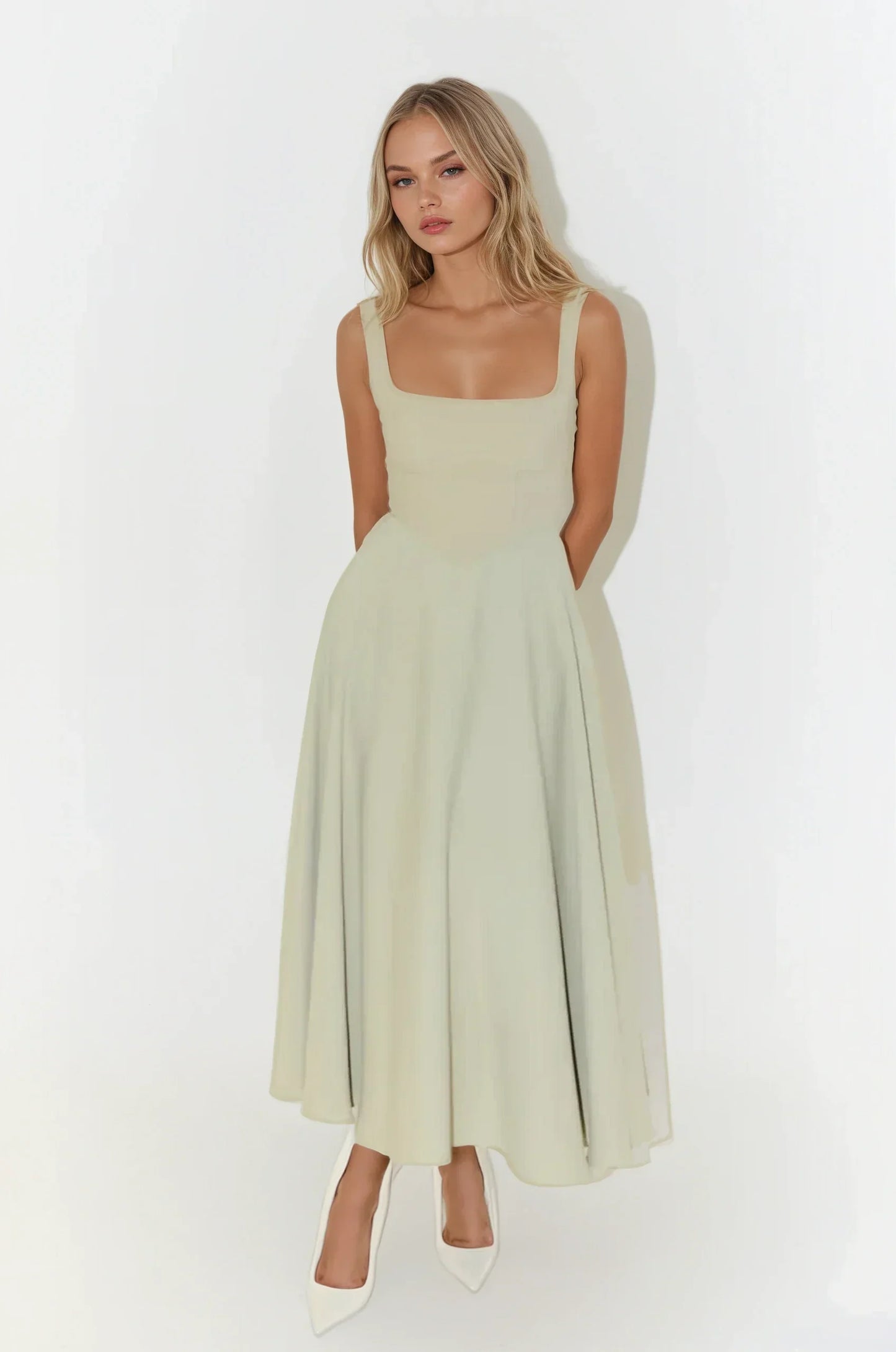 Vestido largo Mina con tirantes ajustables y caída fluida, estilo fresco y natural