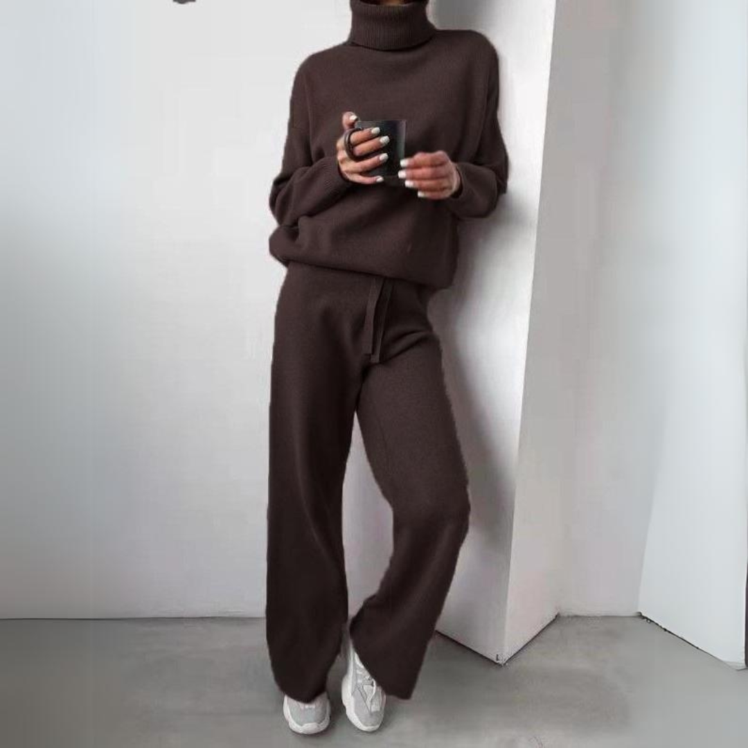 Set Giulia para mujer, incluye suéter de cuello alto y pantalón largo, perfecto para el invierno, disponible en Sofia Barcelona