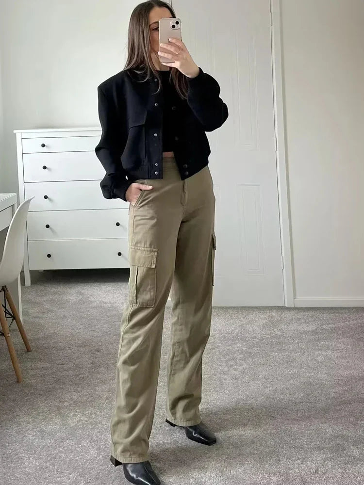 Bomberjack corto Dana para mujer con corte moderno y estilo versátil
