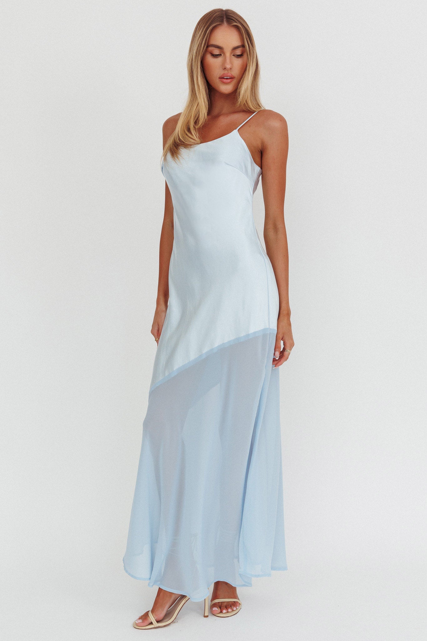 Isabela™ vestido largo elegante con escote en V, caída fluida y silueta femenina para mujer