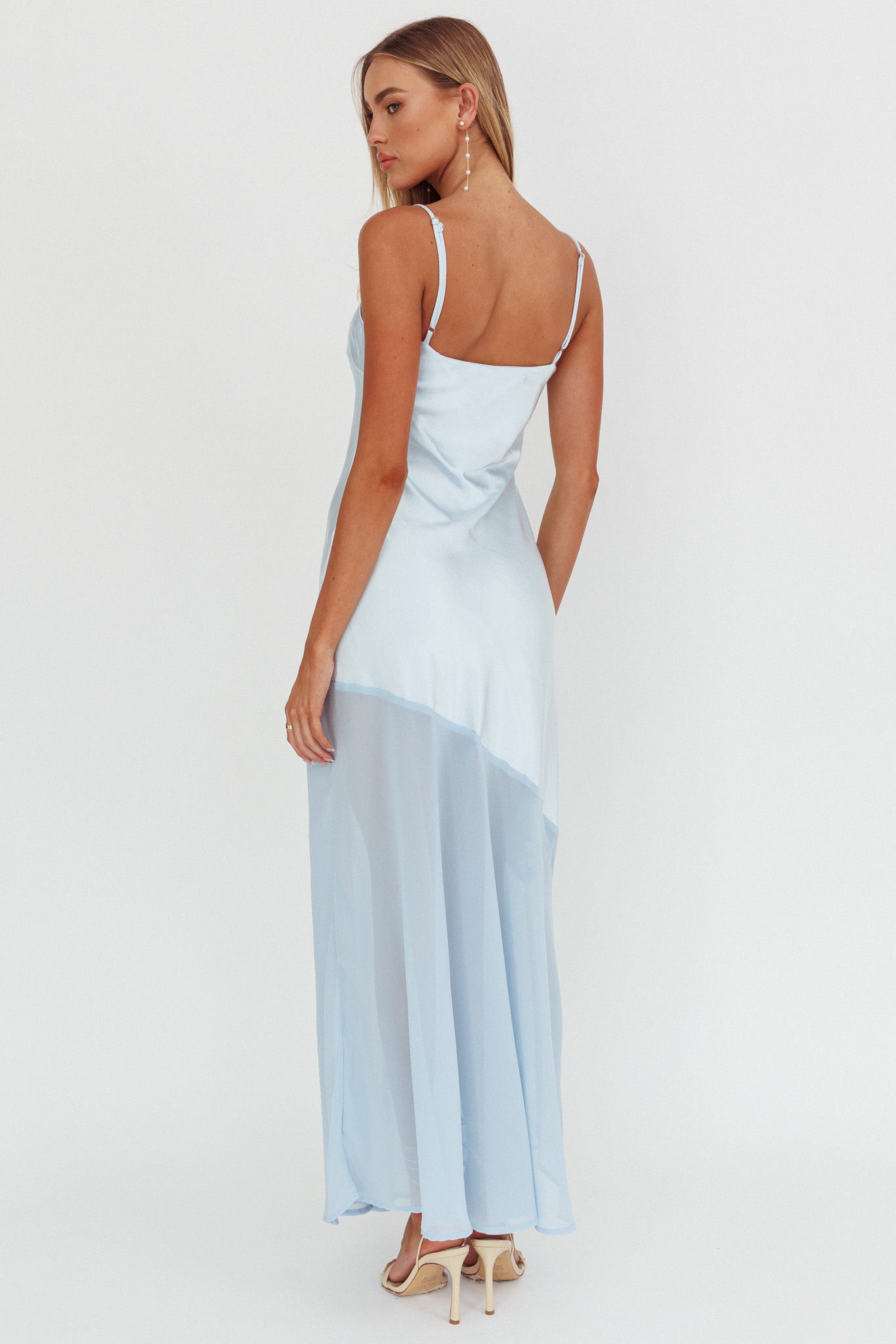 Isabela™ vestido largo elegante con escote en V, caída fluida y silueta femenina para mujer