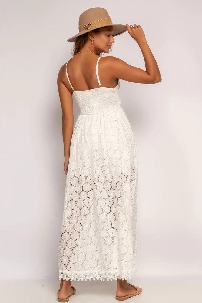 Vestido blanco corto de Ibiza con diseño chic para mujer, elegante y veraniego