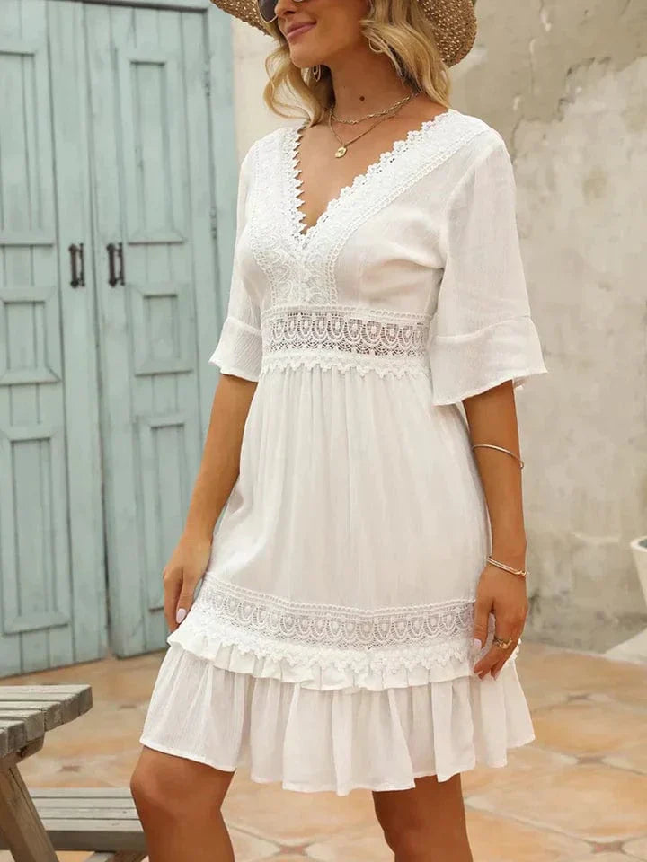 Vestido de playa blanco Linde con encaje y falda acampanada