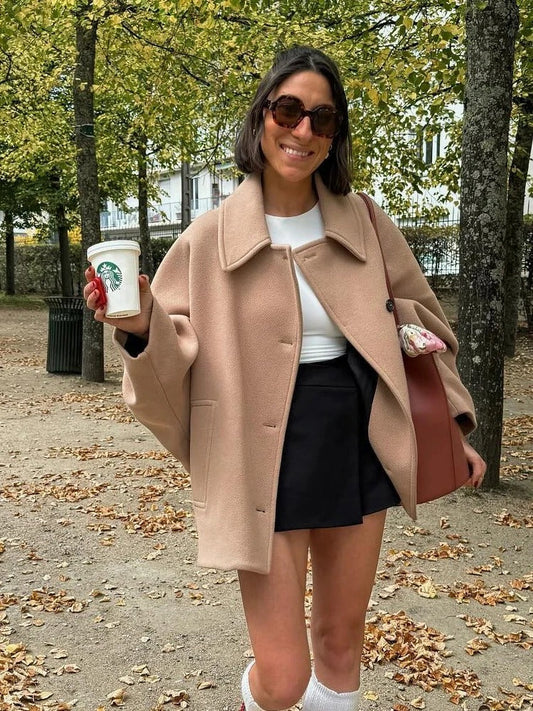 Abrigo de lana Lucia para mujer con diseño elegante y corte clásico