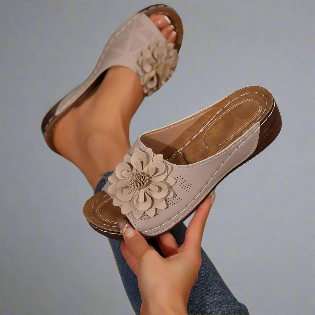 Sandalias ortopédicas Jolanda con motivo floral, ajustables para mujer