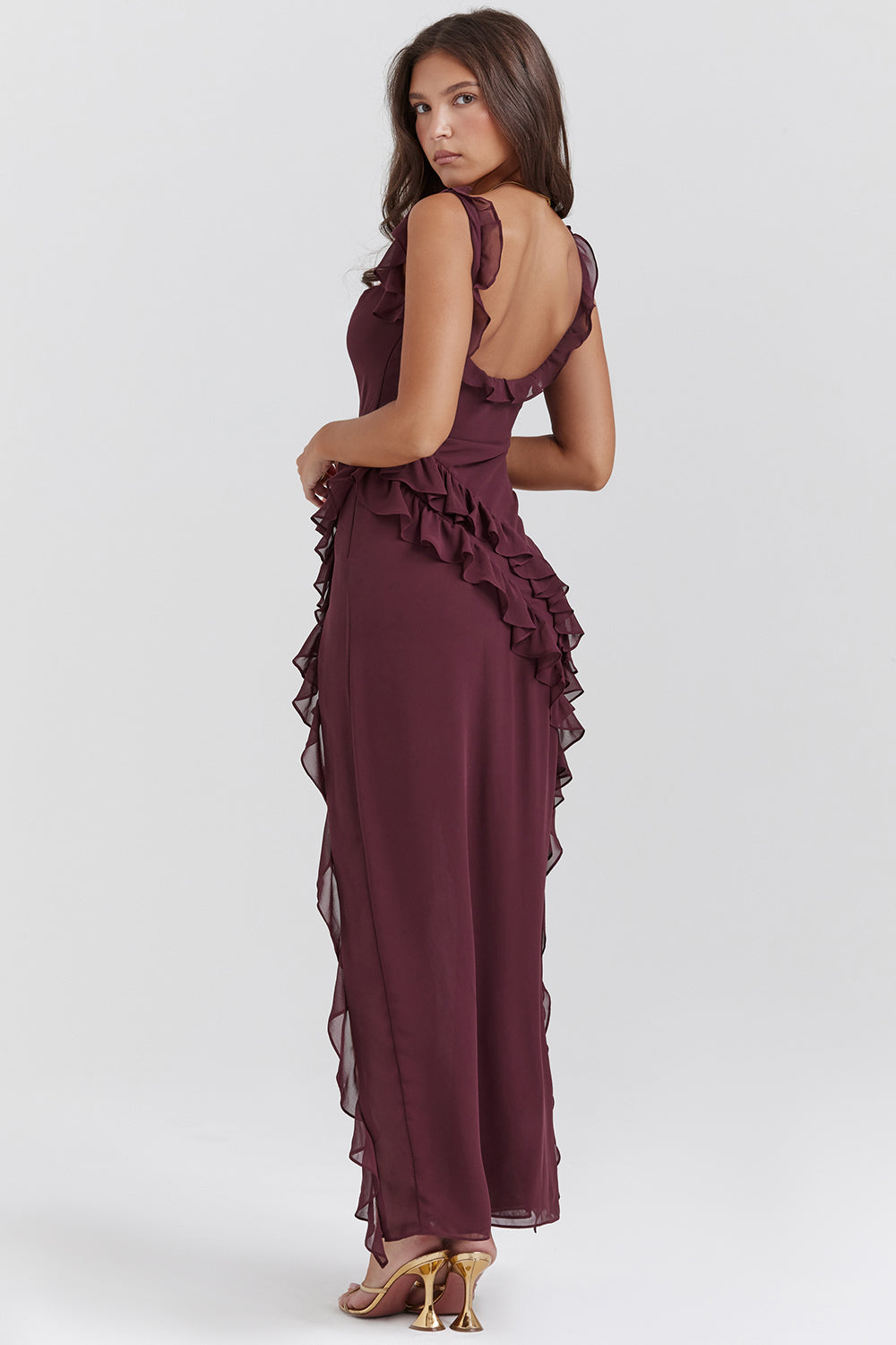 Vestido elegante Gabriella para mujer con split alto y detalles de ruches