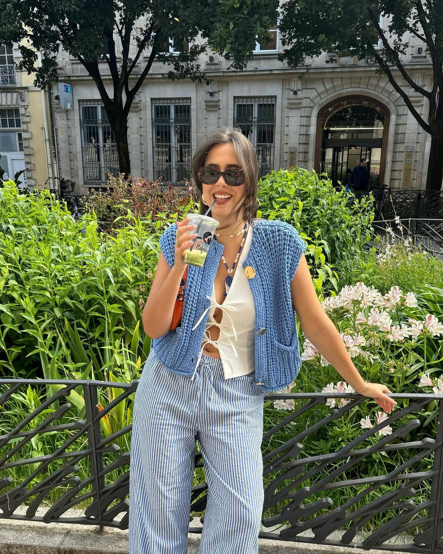 Suéter de punto Saar para mujer con diseño simple y elegante