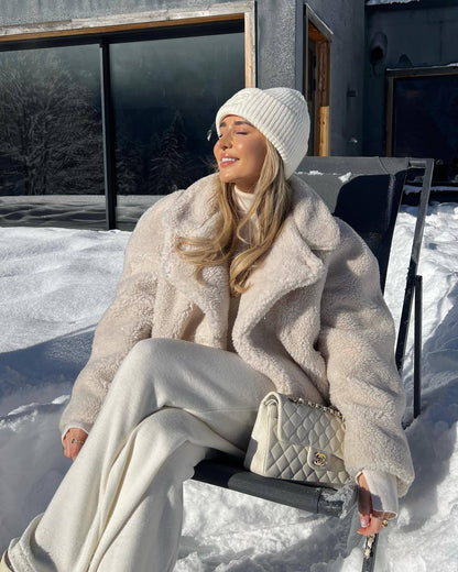 Abrigo oversized Elle para mujer en pluche suave, ideal para invierno con estilo y calidez