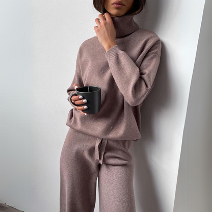 Set Giulia – Elegante y Cálida, con Suéter de Cuello Alto y Pantalón Largo – Conjunto Invierno Mujer