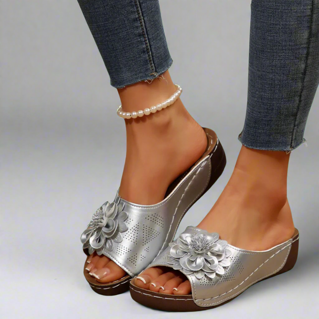 Sandalias ortopédicas Jolanda con motivo floral, ajustables para mujer