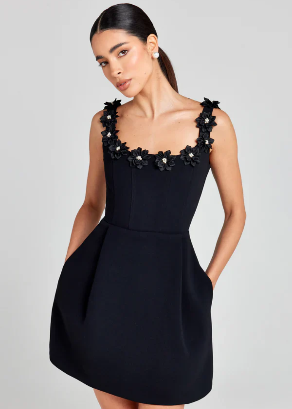 Alyssa vestido mini con bordado floral elegante para mujer