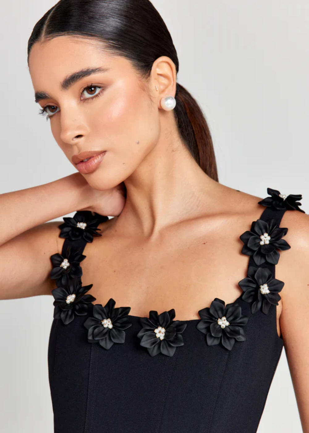 Alyssa vestido mini con bordado floral elegante para mujer