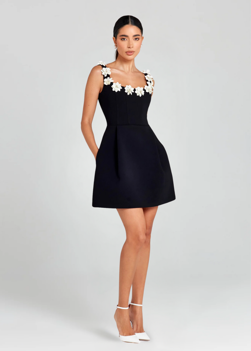 Alyssa vestido mini con bordado floral elegante para mujer