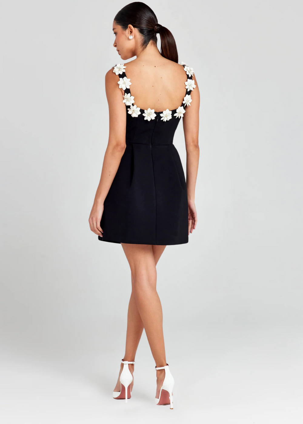 Alyssa vestido mini con bordado floral elegante para mujer