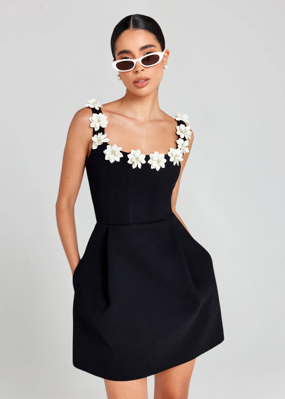 Alyssa vestido mini con bordado floral elegante para mujer