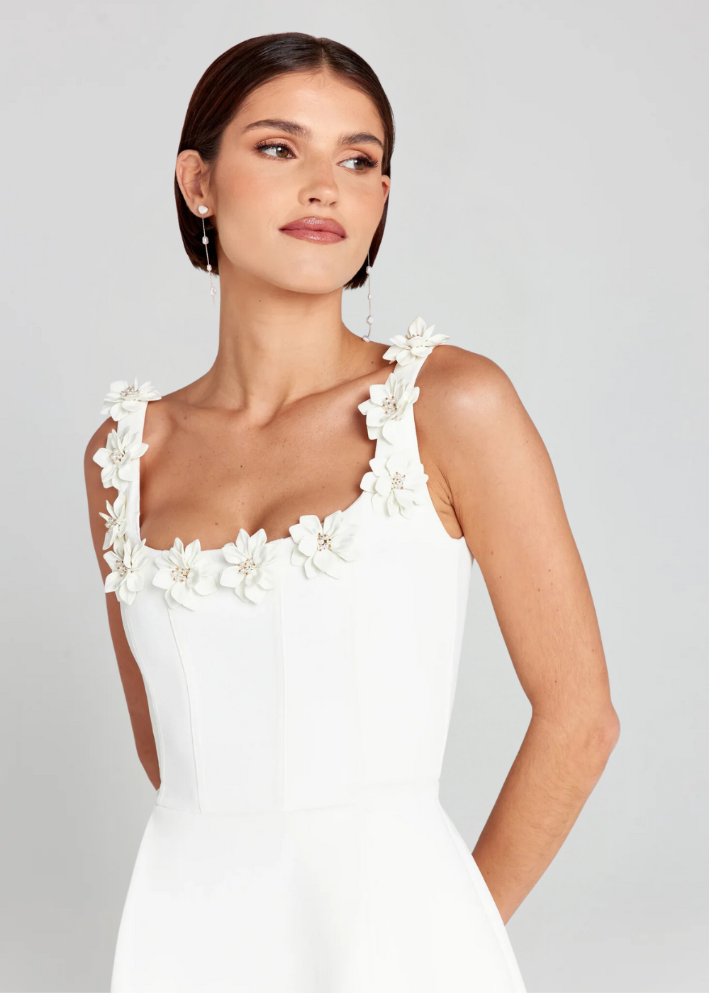 Alyssa vestido mini con bordado floral elegante para mujer