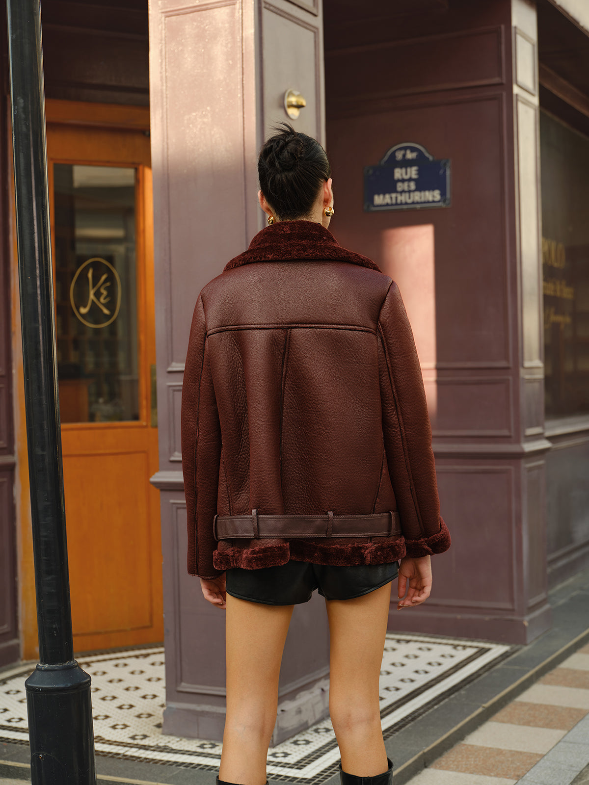 Abrigo Teddy Zara color burdeos para mujer con textura suave y corte elegante