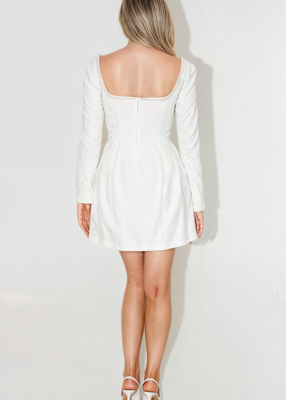 Vestido Mini Perlas Mujer – Silueta Elegante y Glamourosa – Callie Pearl Mini Dress