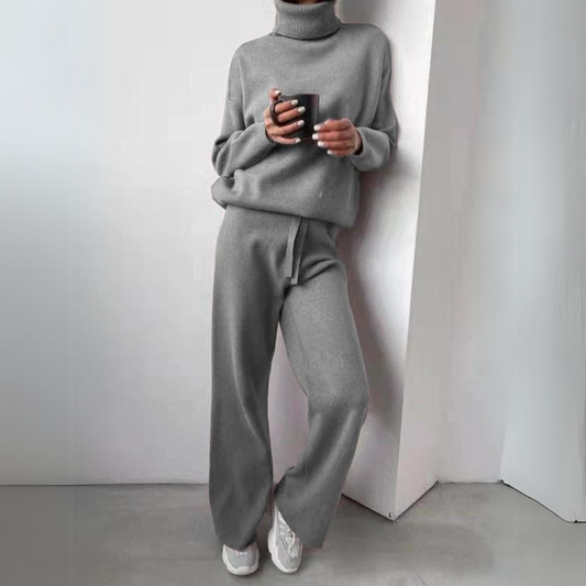 Set Giulia para mujer, incluye suéter de cuello alto y pantalón largo, perfecto para el invierno, disponible en Sofia Barcelona