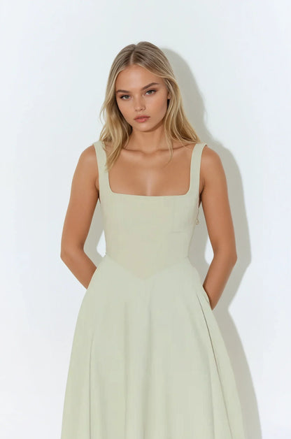 Vestido largo Mina con tirantes ajustables y caída fluida, estilo fresco y natural