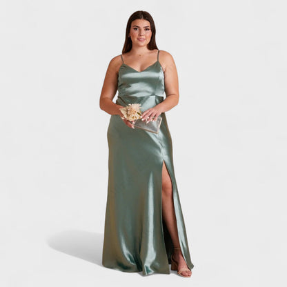 Vestido largo Lucía satinado con abertura lateral y silueta fluida