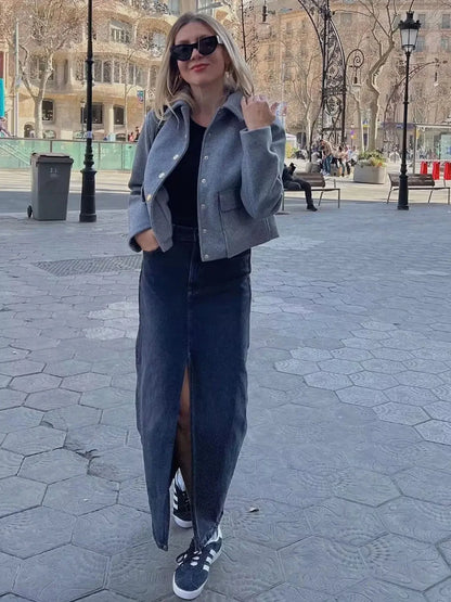 Chaqueta cropped Grazia para mujer, elegante y moderna, disponible en Sofia Barcelona