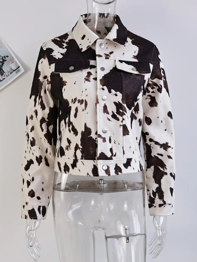 Chaqueta Chic con Estampado Contrastante para mujer, ideal para looks de otoño, disponible en Sofia Barcelona