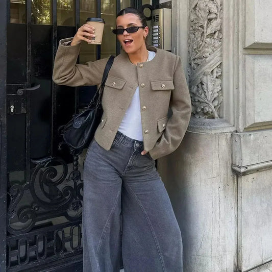 Chaqueta corto Azzurra para mujer, cálida y elegante, disponible en Sofia Barcelona