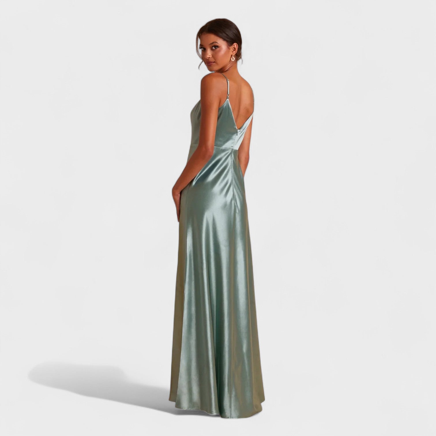 Vestido largo Lucía satinado con abertura lateral y silueta fluida