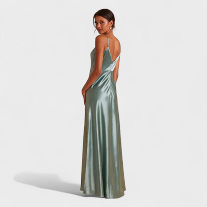 Vestido largo Lucía satinado con abertura lateral y silueta fluida