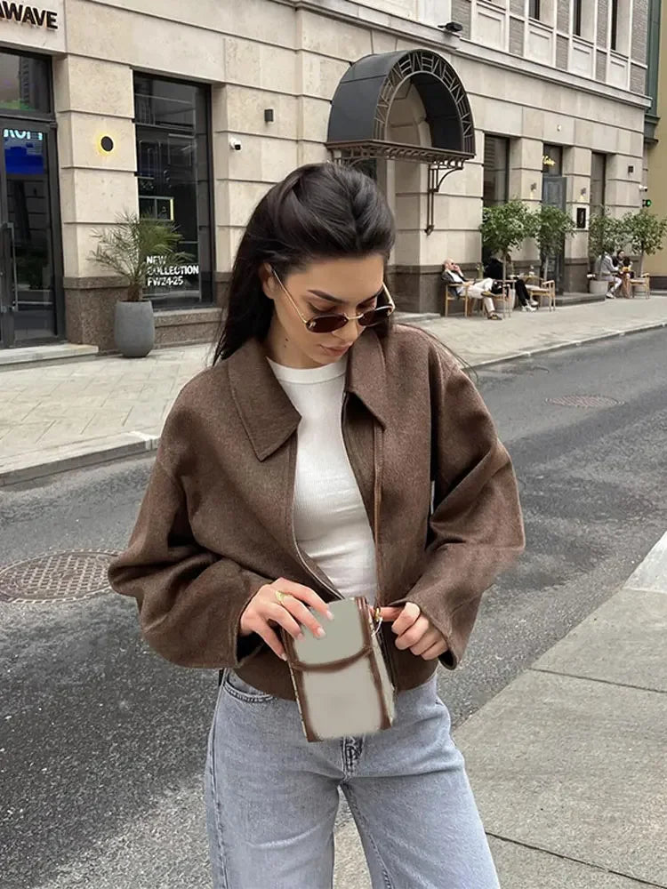 Abrigo de lana Raffaela para mujer con diseño vintage y elegante