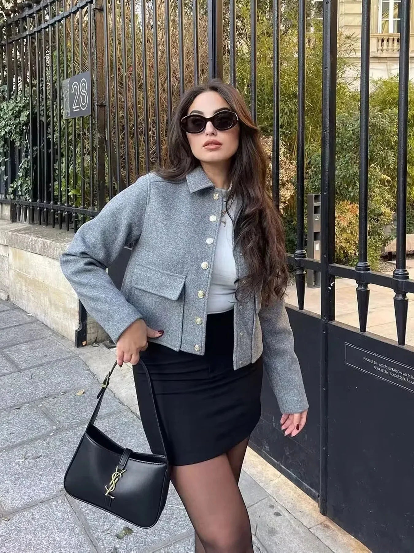 Chaqueta cropped Grazia para mujer, elegante y moderna, disponible en Sofia Barcelona
