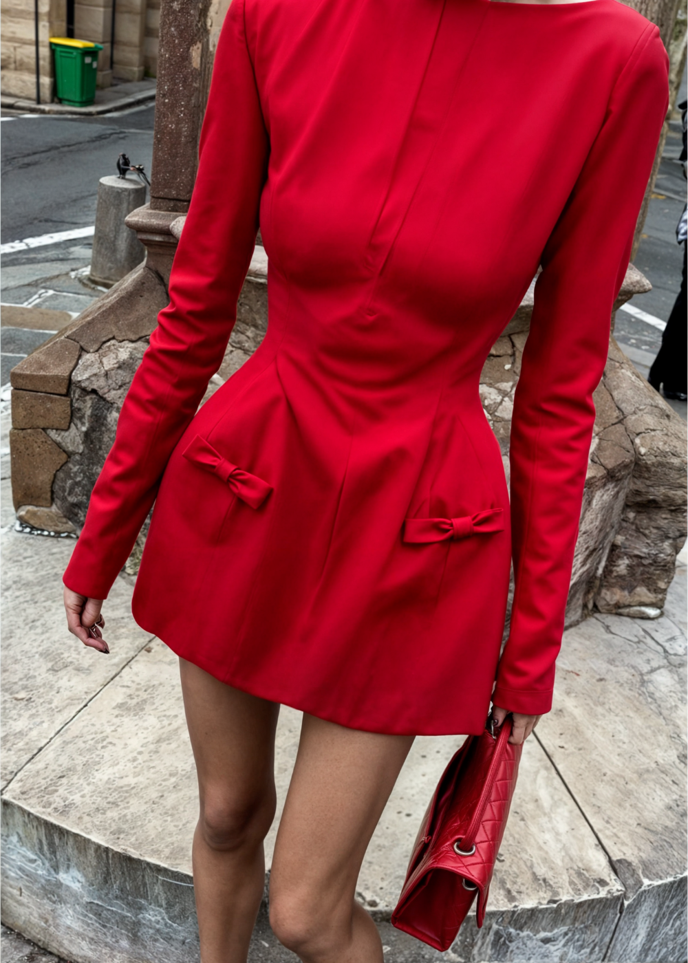 Isadora vestido mini con lazos decorativos y detalles splice modernos para mujer