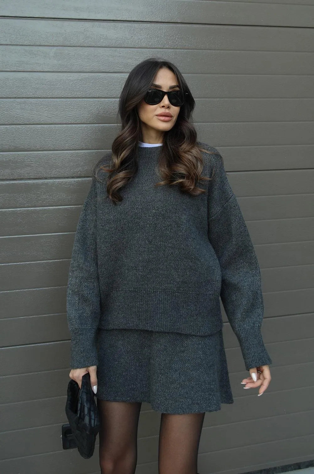 Conjunto de lana Kara para mujer con suéter clásico y falda corta elegante