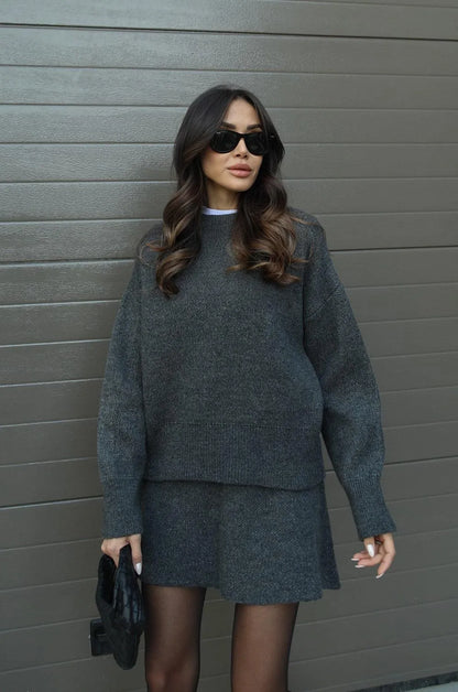 Conjunto de lana Kara para mujer con suéter clásico y falda corta elegante