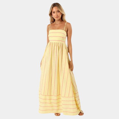 Vestido casual largo rosa con tirantes finos y pliegues sutiles para mujer