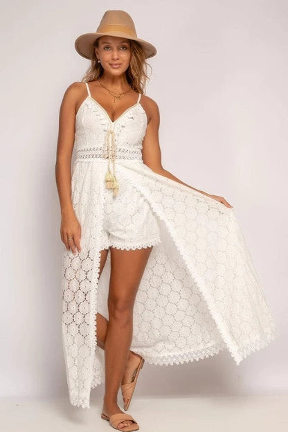 Vestido blanco corto de Ibiza con diseño chic para mujer, elegante y veraniego