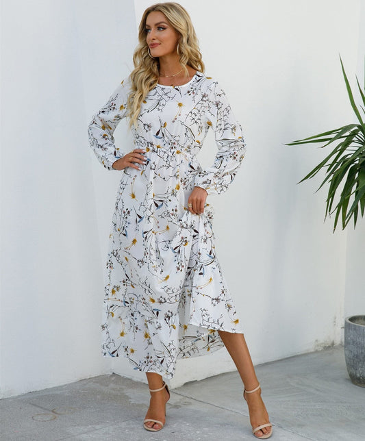 Vestido bohemio blanco con estampado floral midi, estilo elegante y festivo