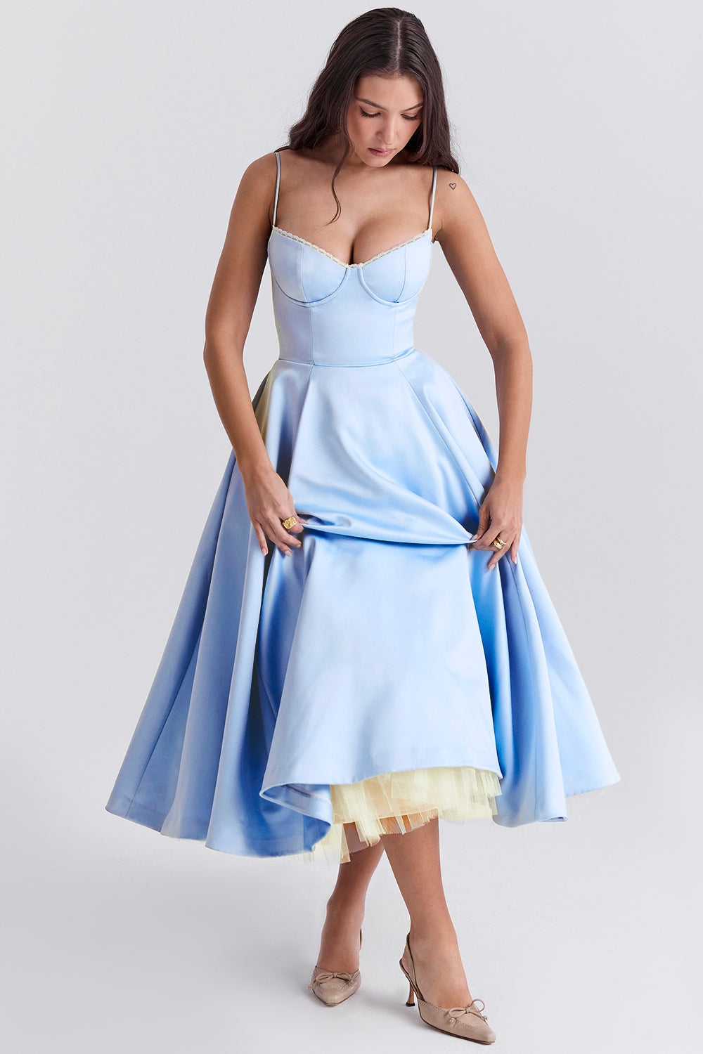 Vestido midi de tul Cindy con falda vaporosa y diseño romántico femenino