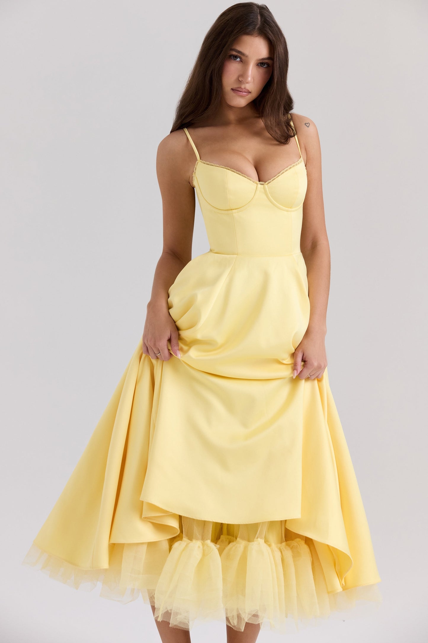 Vestido Midi de Tul – Toque Romántico y Elegancia Ligera – Cindy