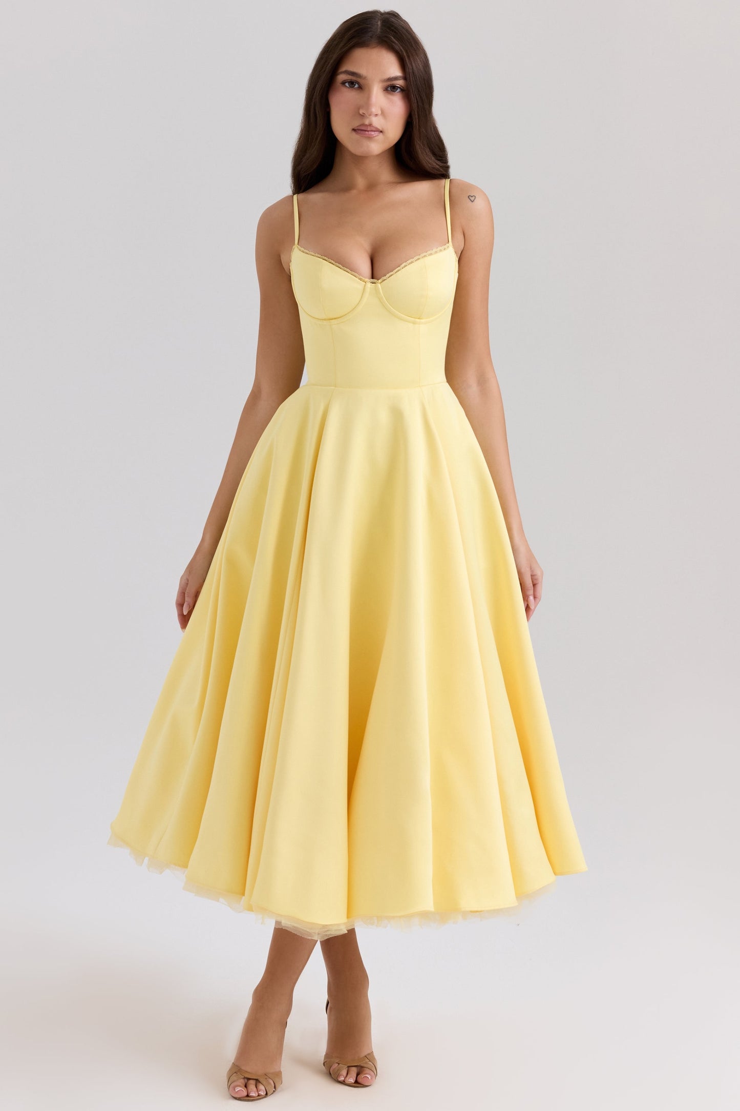 Vestido Midi de Tul – Toque Romántico y Elegancia Ligera – Cindy
