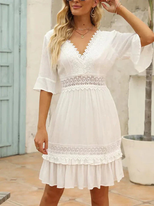 Vestido de playa blanco Linde con encaje y falda acampanada