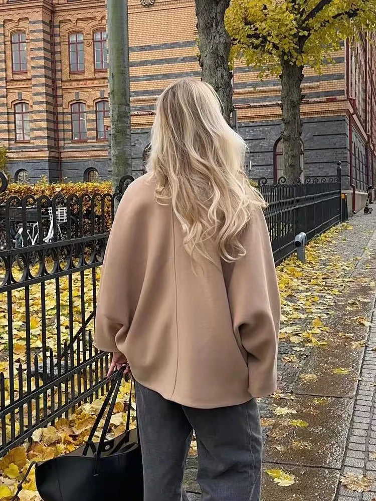 Abrigo de lana Lucia para mujer con diseño elegante y corte clásico