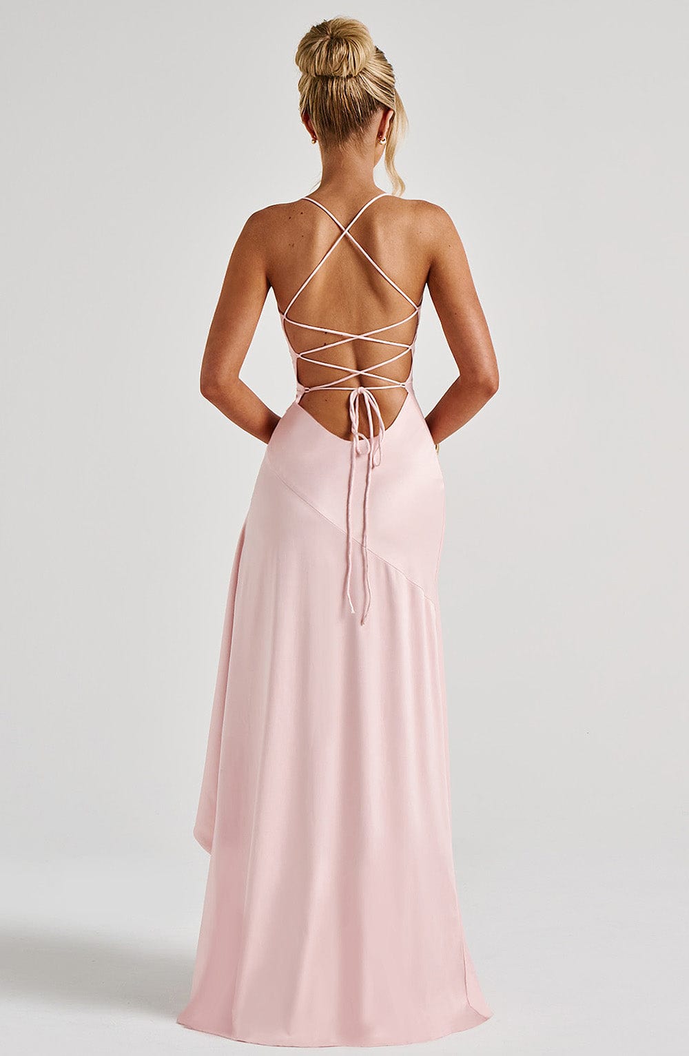 Vestido Largo con Espalda Descubierta – Elegancia y Sensualidad Natural – Samira